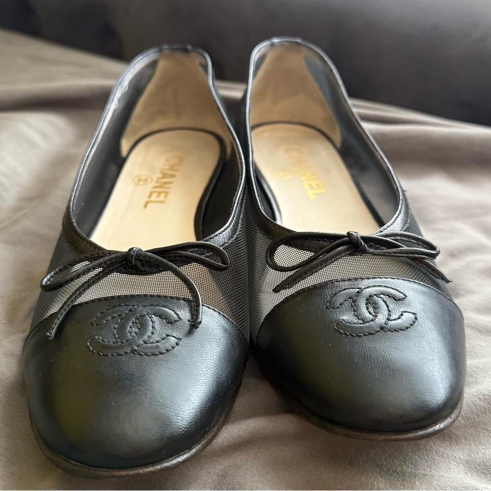 CHANEL Black Flats with Bow Detail - Picture 16 of 16